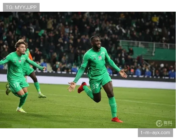 圣埃蒂安防线焕发新生,近期比赛防守表现稳健备受关注 圣埃蒂安防线焕发新生,近期比赛防守表现稳健备受关注