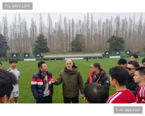 上海申花根宝基地新一期训练营开营,年轻球员表现抢眼 上海申花根宝基地新一期训练营开营,年轻球员表现抢眼