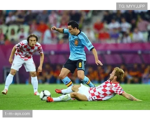 莫德里奇 vs 哈维：两代中场大师的风格与战术角色对比