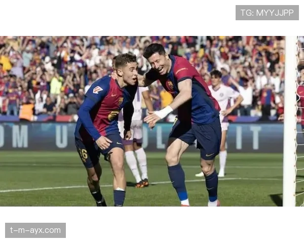 莱万 vs 克洛泽：顶级中锋的进球效率与战术角色对比