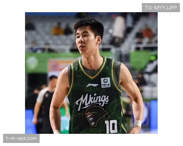 郭昊文出门像名流，回家像合租室友，这反差真绝