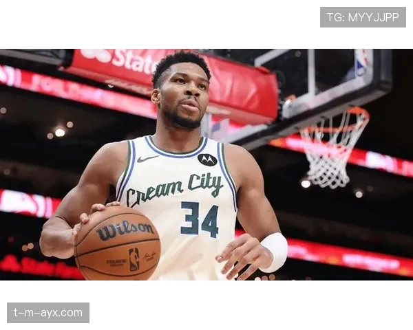 扬尼斯·阿德托昆博站在豪车旁拎着塑料外卖袋，我笑岔气了